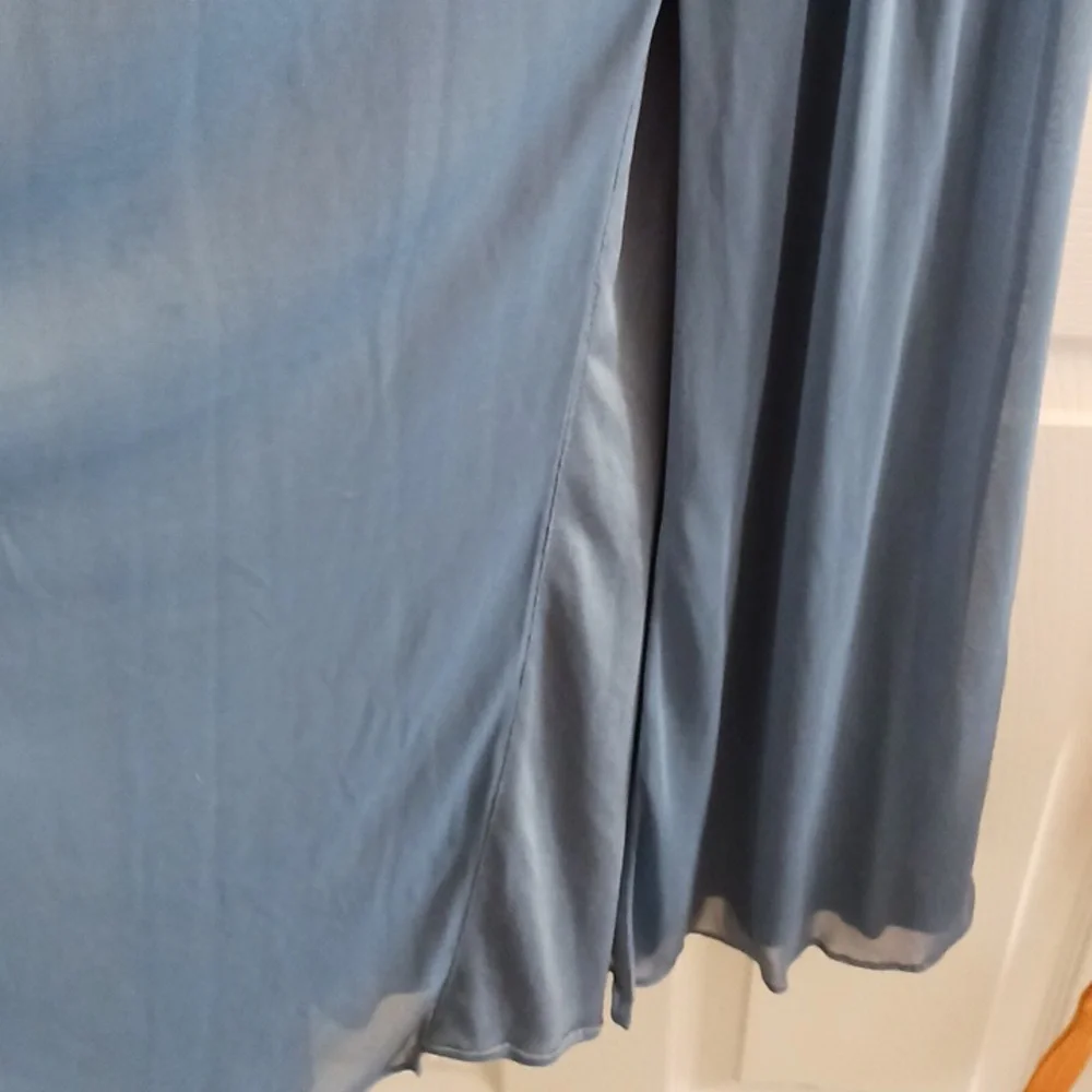 Gown - Picture 4 of 5